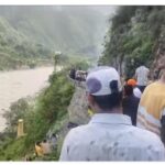 पुरानी शिकायतों का निवारण प्राथमिकता से करें: डीएम