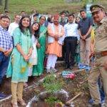 हरेला पर सीएम धामी ने रोपा रुद्राक्ष का पौधा