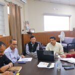 मुख्यमंत्री आदर्श ग्रामों के समग्र विकास में लाएं तेजी: ,गुणवंत