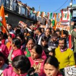 सीएम धामी ने मुख्यमंत्री स्वरोजगार योजना के लाभार्थियों को बांटे 33 करोड़