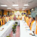 पूर्व सीएम खंडूरी के घर पंहुचे नितिन, दी श्रद्धांजलि
